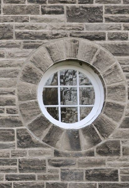 окно с раскладкой круглое